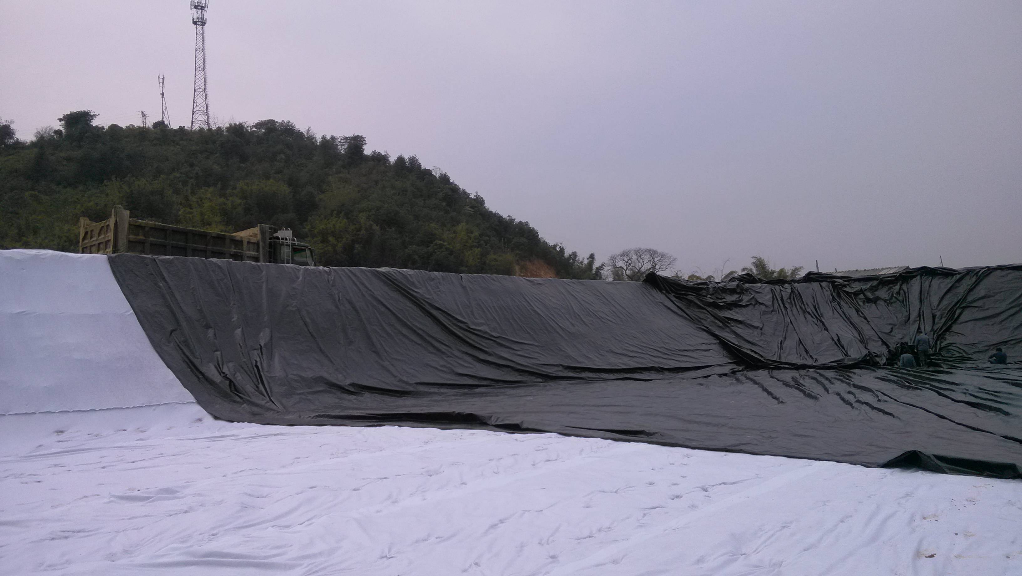 HDPE91香蕉视频下载地址膜渠道防滲基槽與鋪膜斷麵的形狀有哪幾種？